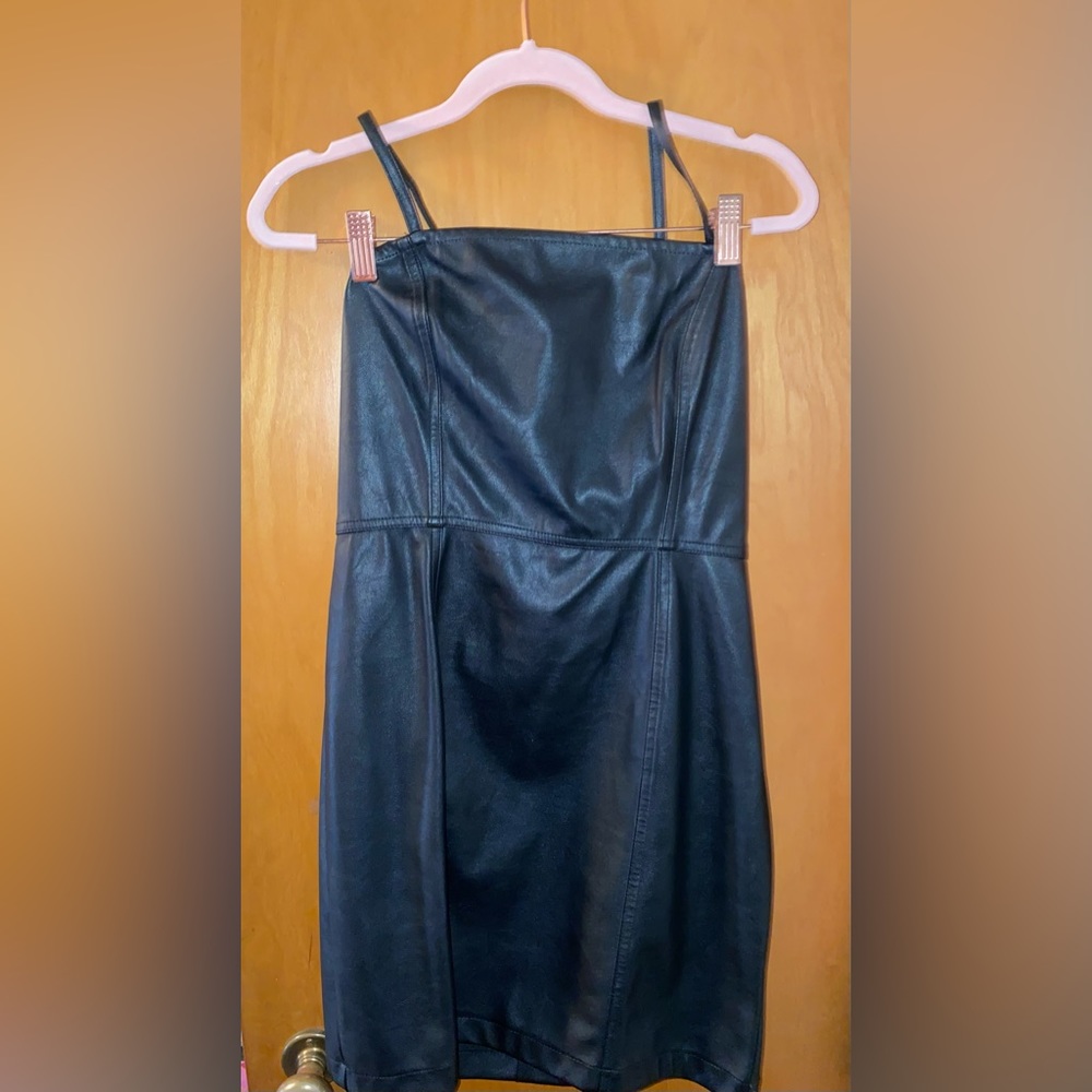 Women’s dresses, size large (US 10/12)